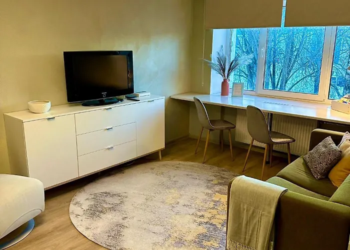 Sunny Apartment, 7 Min With Tram To The Old Town