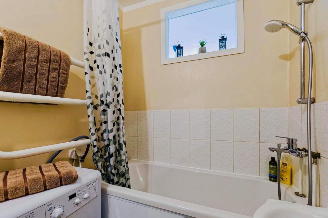 Huoneisto Sunny Apartment, 7 Min With Tram To The Old Town