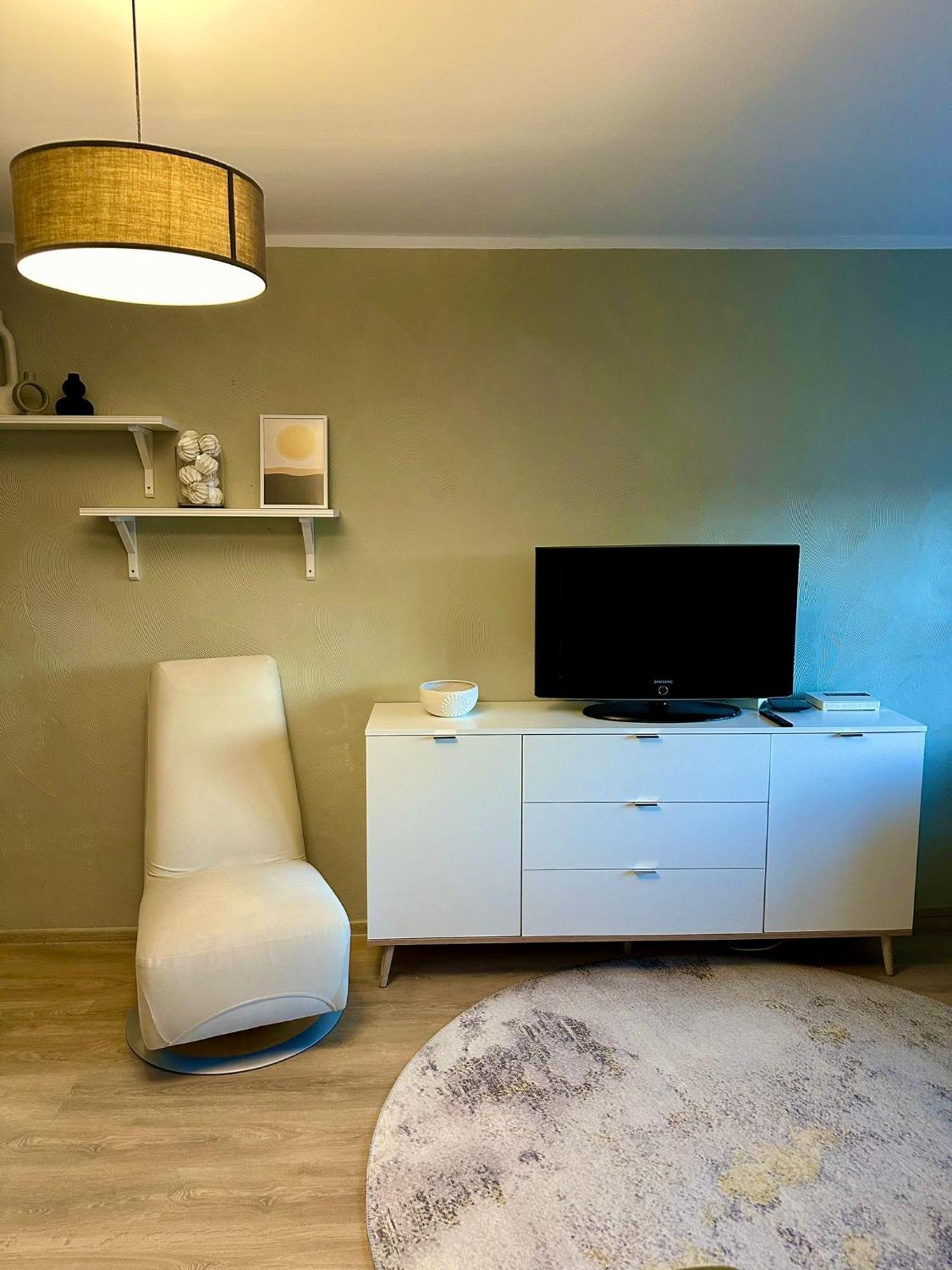 Sunny Apartment, 7 Min With Tram To The Old Town * Tallinna