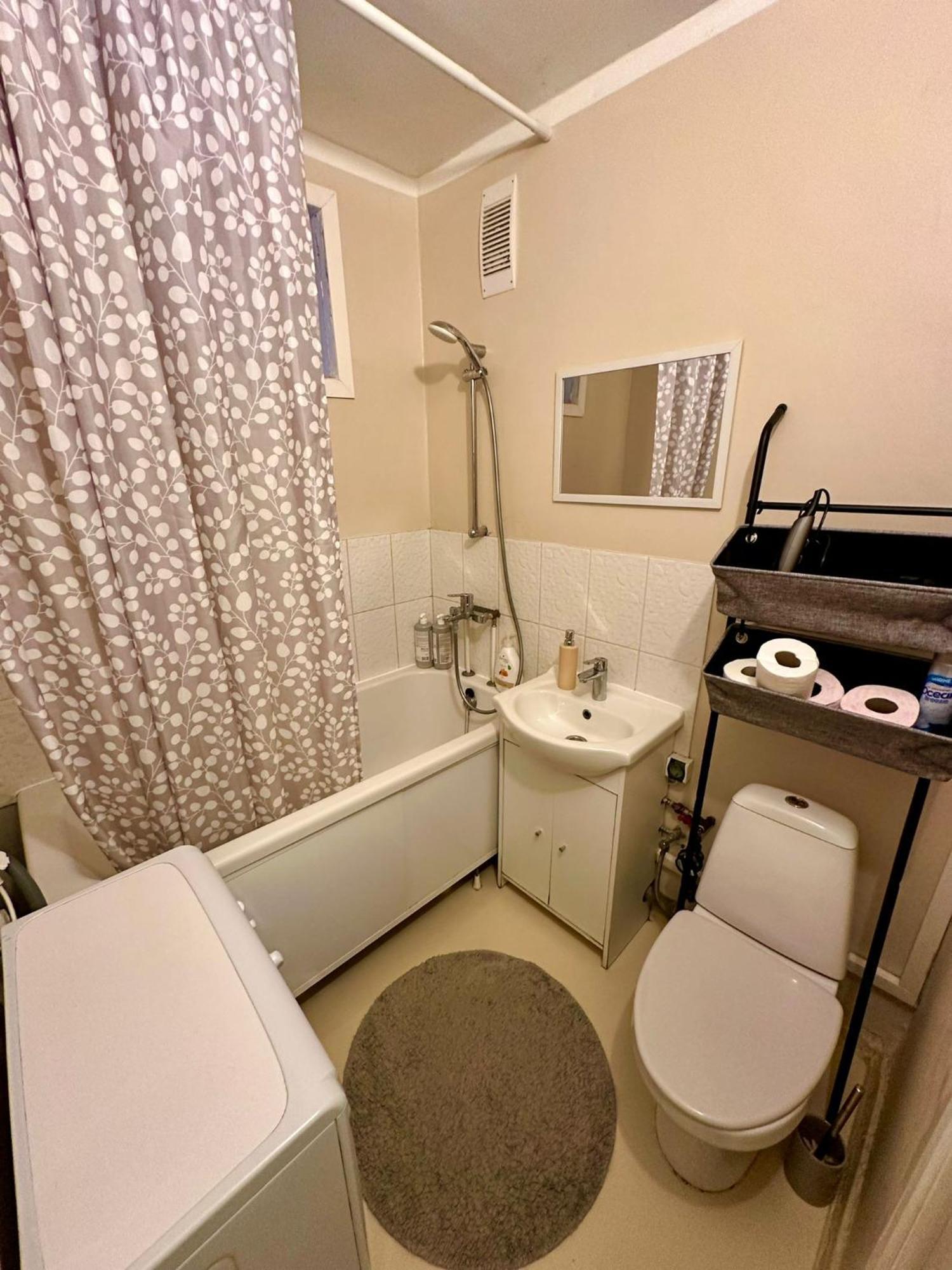 Huoneisto Sunny Apartment, 7 Min With Tram To The Old Town Tallinna